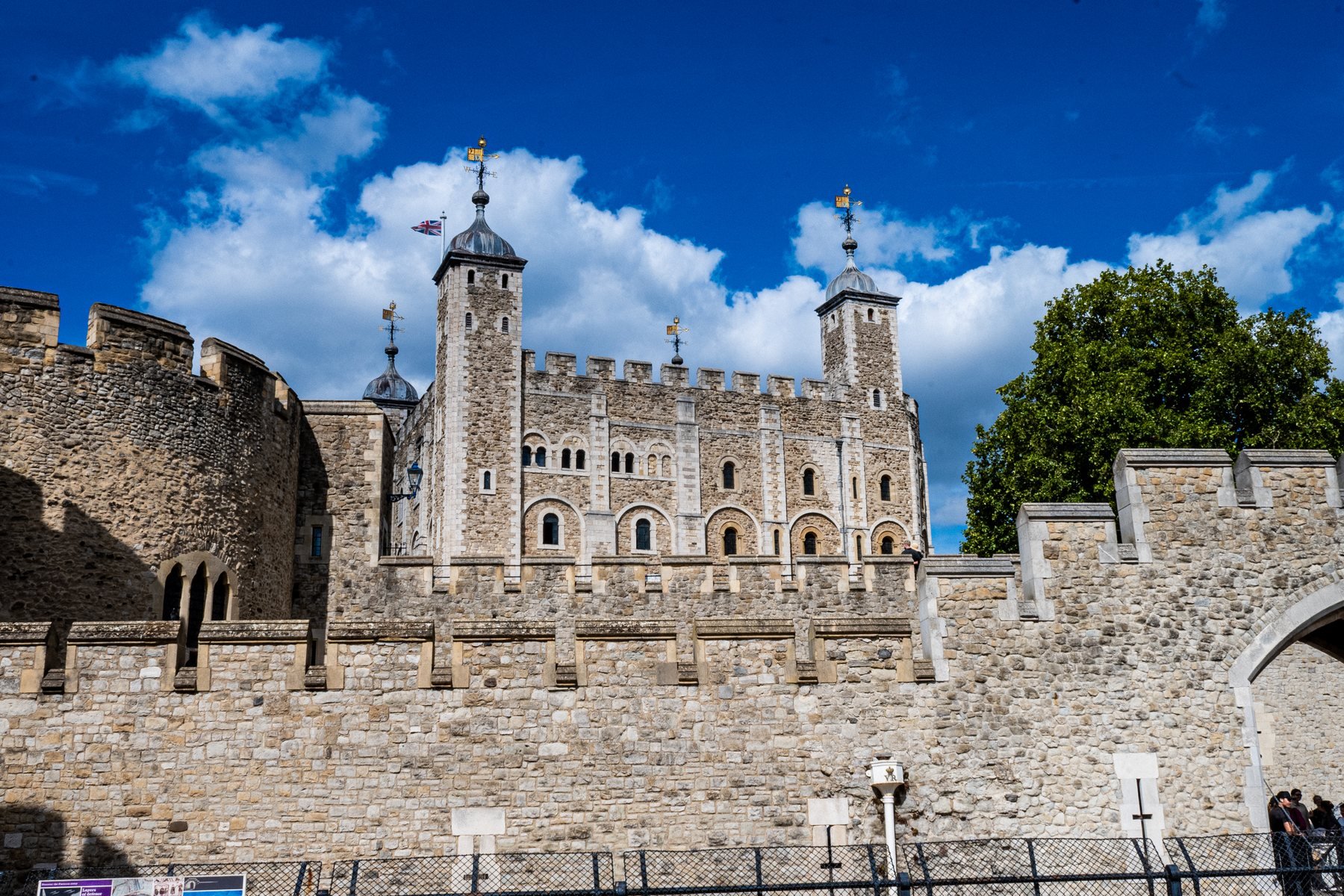 The White Tower at the Tower of London under a blue sky, architecture photography, London